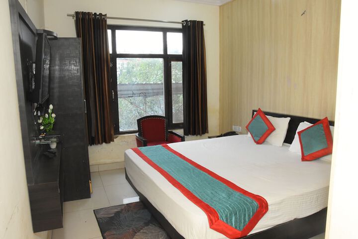 Room 27 of 84