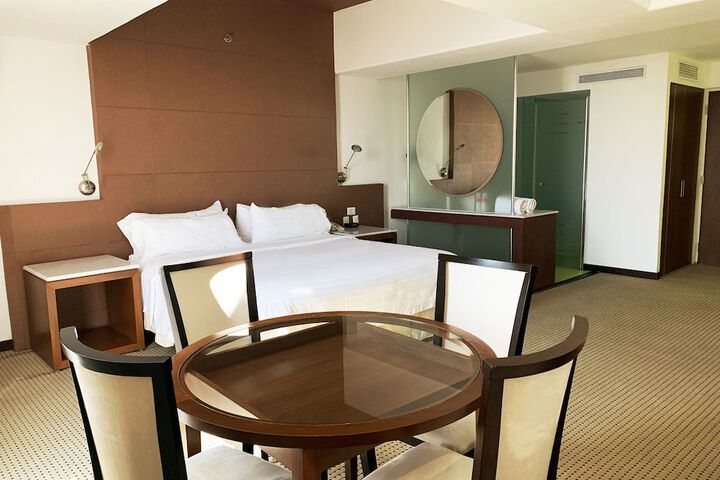 Room 14 of 81