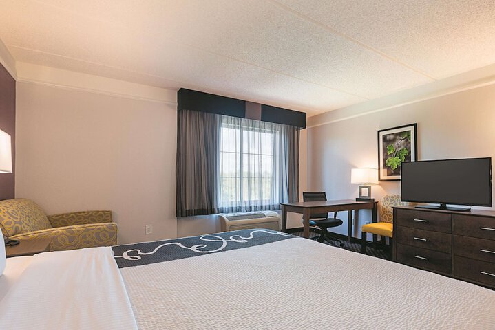 1 King Bed (1 of 21)