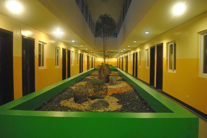 Hotel Exterior 106 of 108
