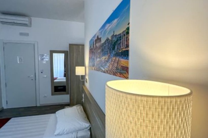 Room 9 of 31