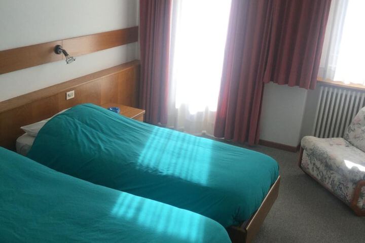 Room 13 of 49