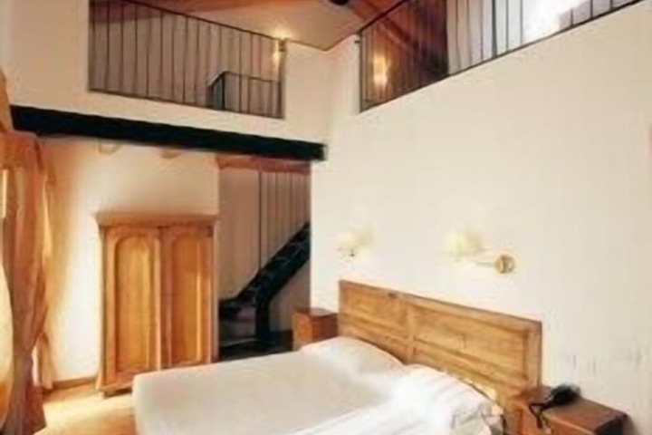 Room 13 of 53