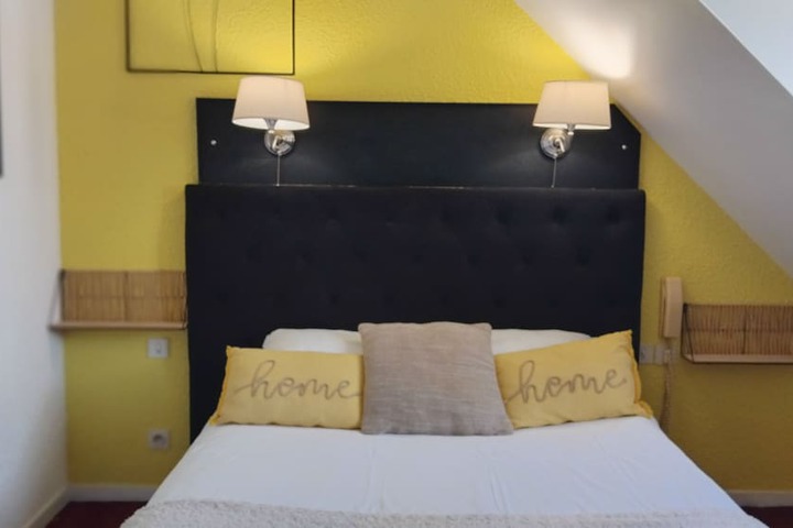 Room 52 of 116