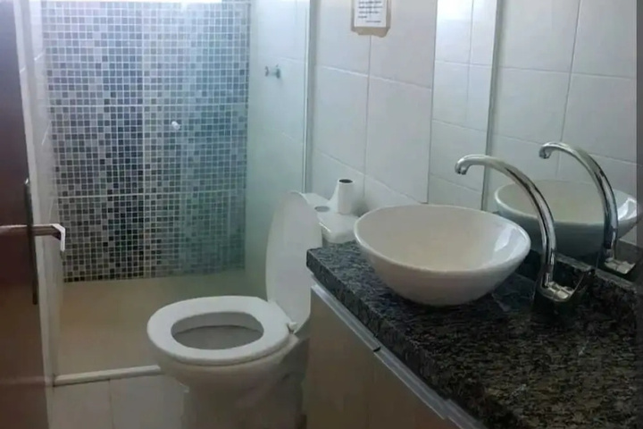 Room 6 of 13