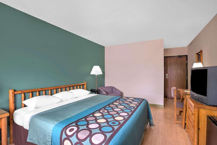 1 King Bed (1 of 6)