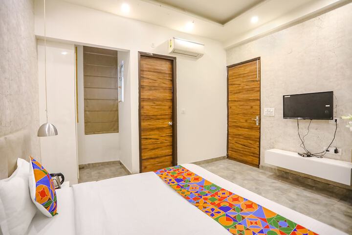 Room 13 of 31
