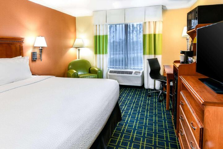 1 King Bed Flat Screen Television Microwave and Refrigerator High Speed Internet Accessible (4 of 10)