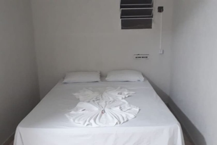 Room 4 of 18