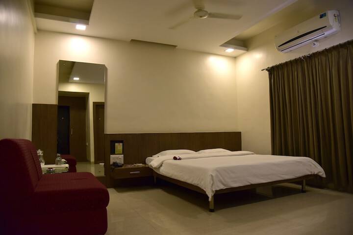 Room 16 of 34