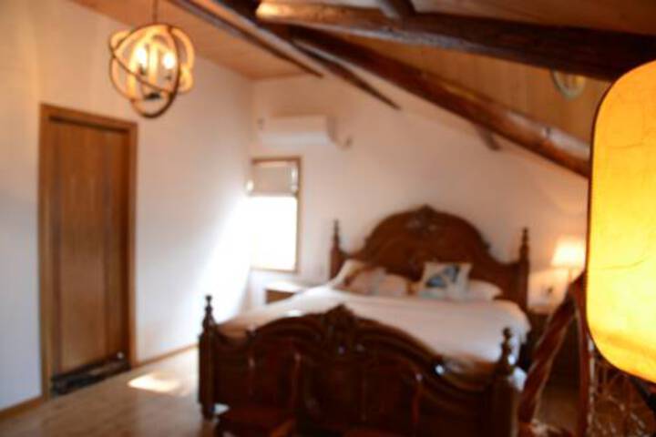 Room 4 of 8