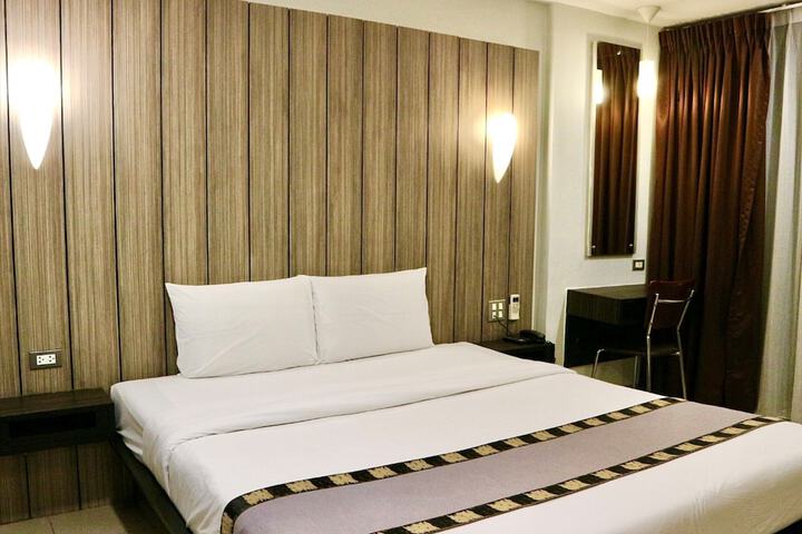 Room 7 of 30