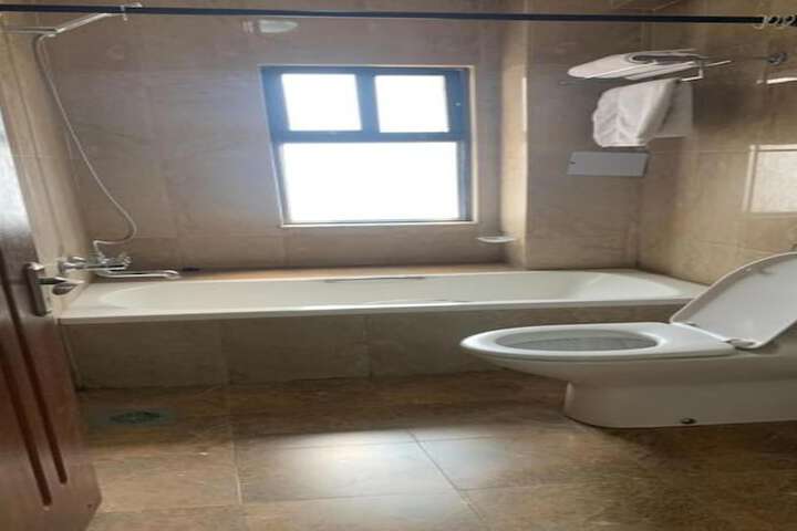 Room 10 of 11