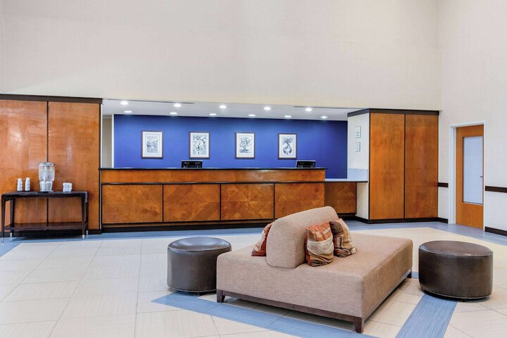 Entrance & Lobby