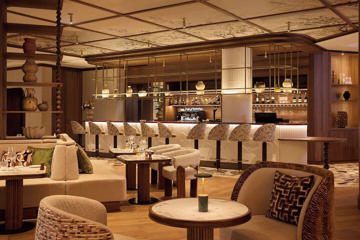 Lounge 109 of 135