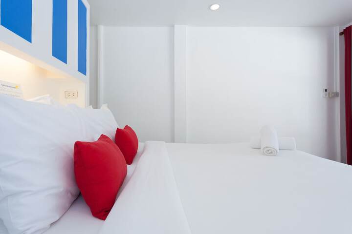 Room 4 of 34