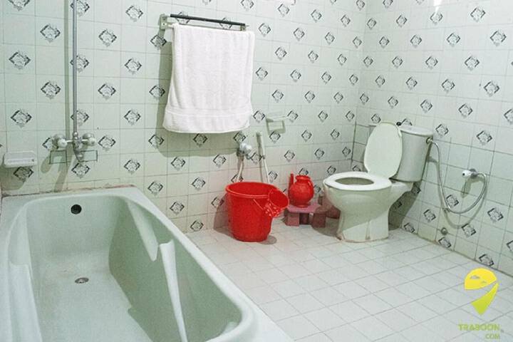 Room 10 of 12