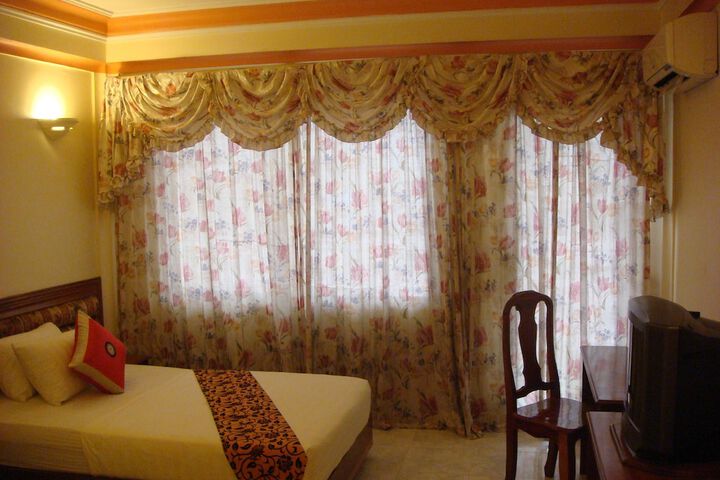 Room 3 of 20