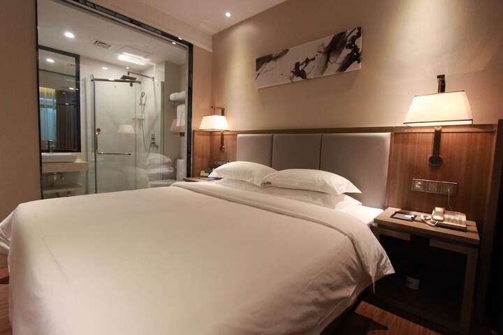 Room 7 of 92
