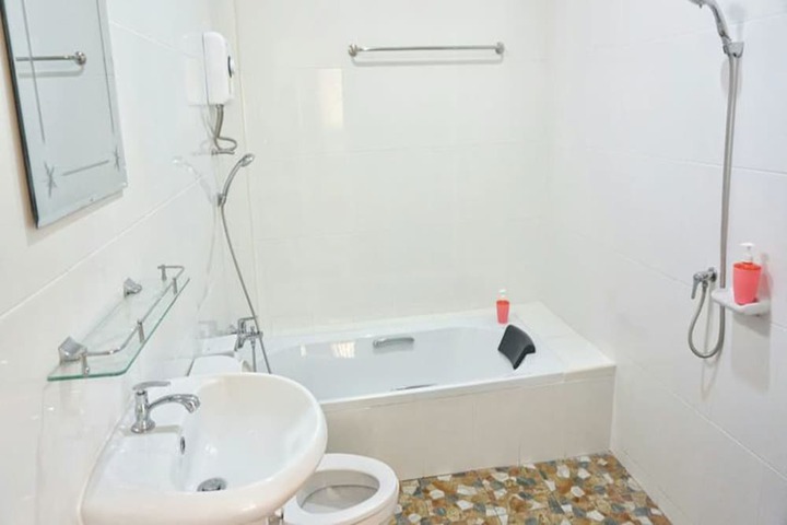 Room 8 of 14