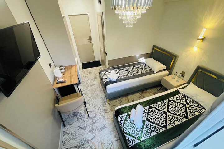Room 35 of 127