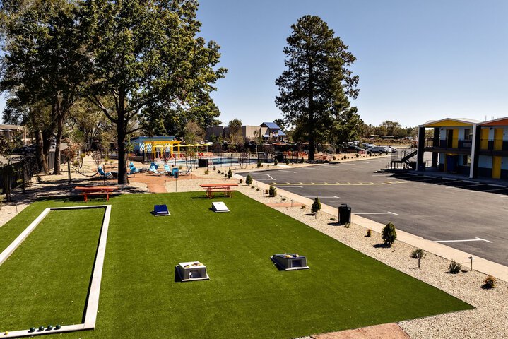 Hotel Exterior 30 of 36