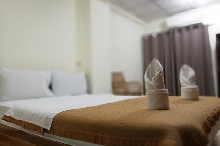 Room 11 of 28