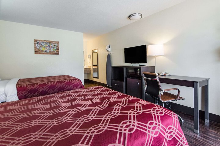 2 Double Beds (4 of 11)