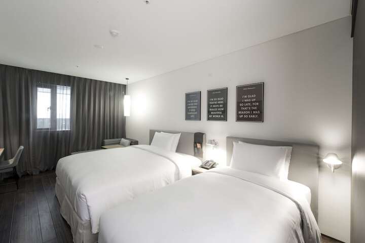 Room 5 of 78