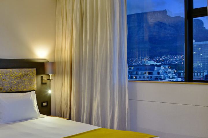 Room 12 of 76