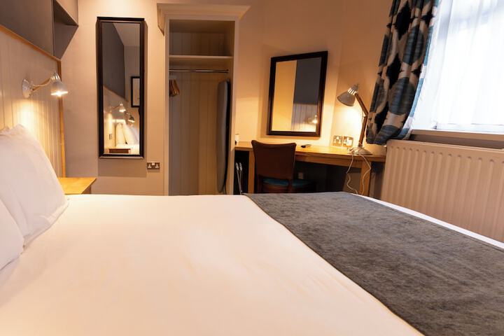 Room 9 of 40