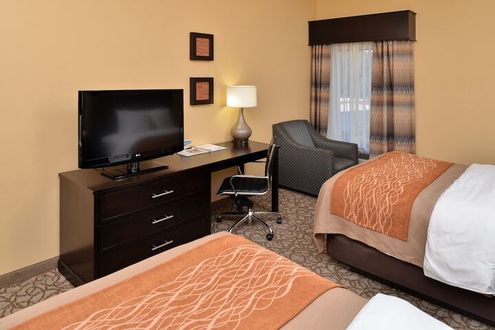 2 Queen Beds (20 of 29)