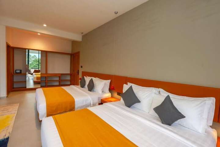 Room 4 of 30
