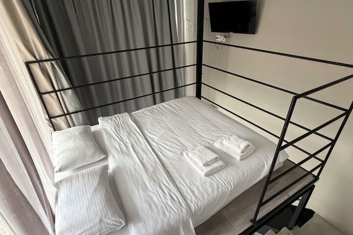 Room 47 of 86