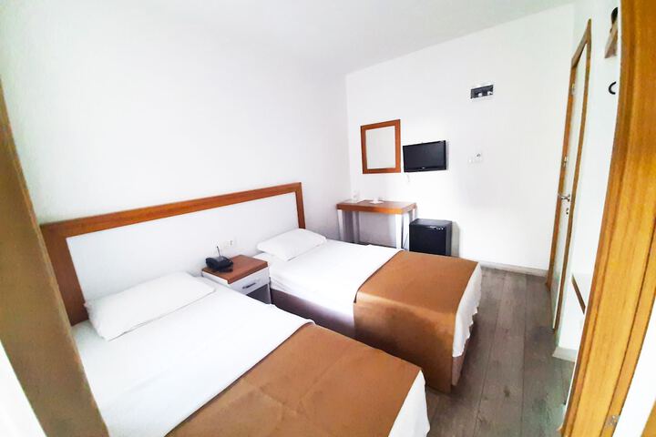 Room 6 of 67