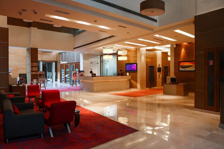 Entrance & Lobby