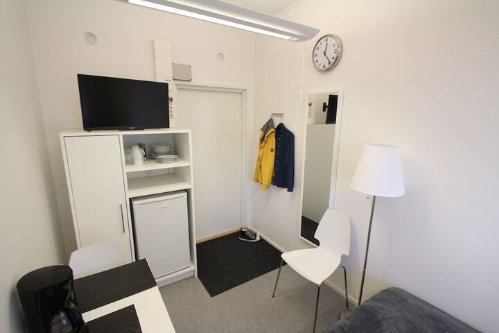 Room 16 of 32