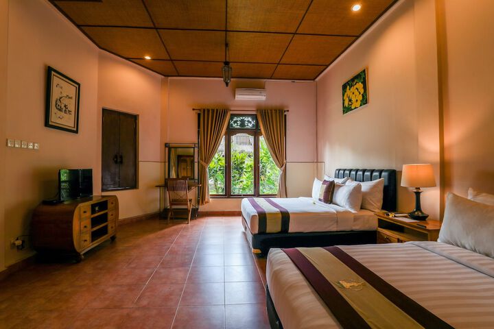 Room 43 of 193