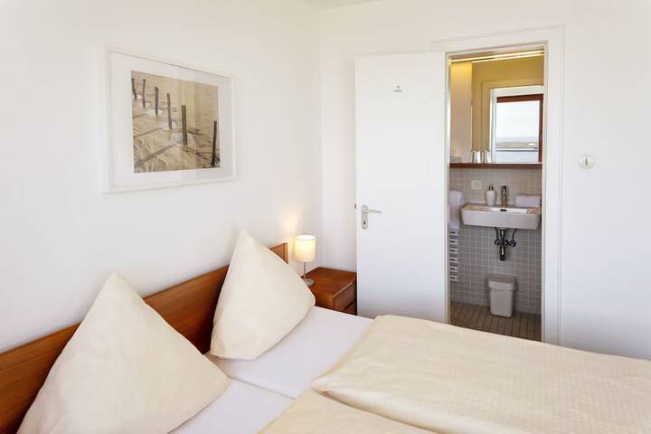 Room 9 of 35