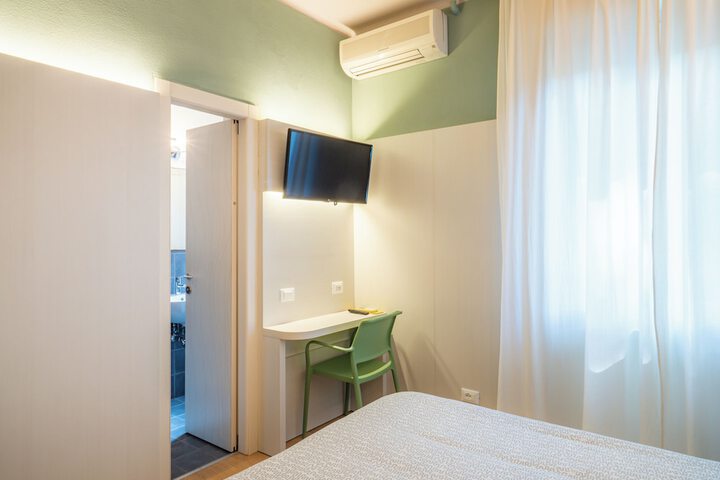 Room 56 of 241