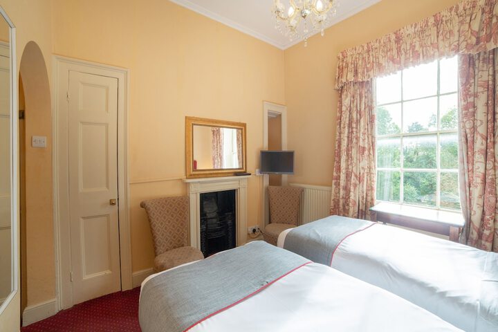 Room 9 of 43