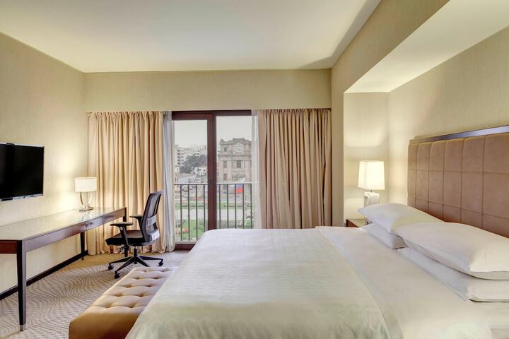 Room 34 of 112