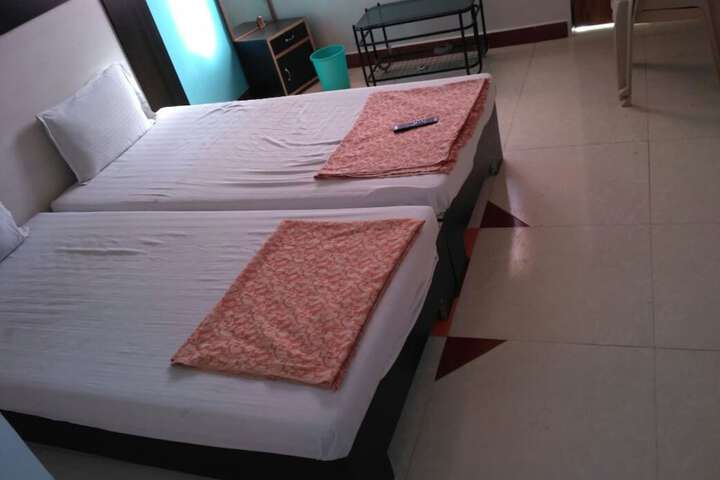 Room 9 of 11