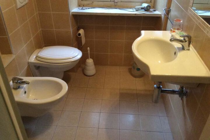 Room 13 of 22