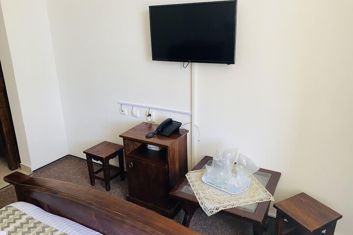 Room 8 of 18
