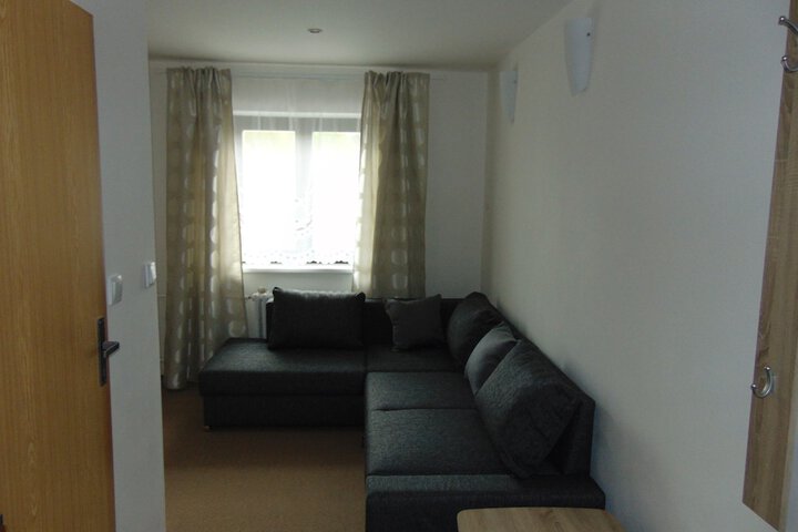 Room 10 of 38