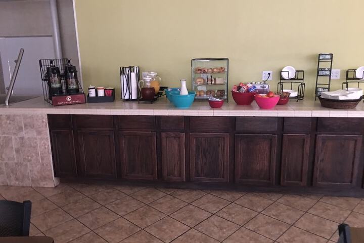 Breakfast/Coffee Service 10 of 15