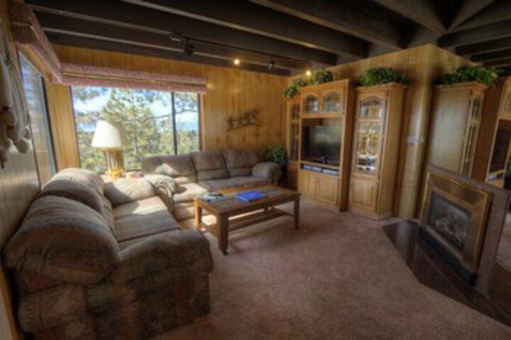 Hollys Hideaway