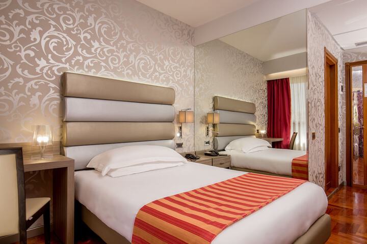 Room 15 of 30