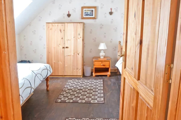 Room 3 of 8